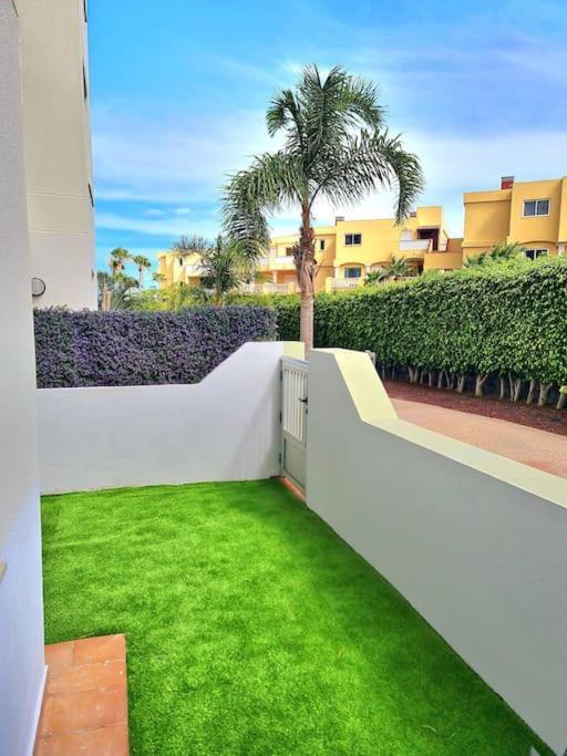 Homely Apt In Modern Building With Pool San Miguel de Abona Exterior foto