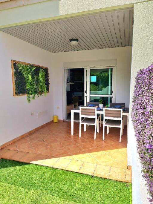 Homely Apt In Modern Building With Pool San Miguel de Abona Exterior foto